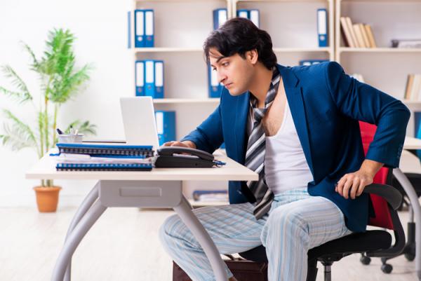bigstock Employee coming to work straig 294285736 velika