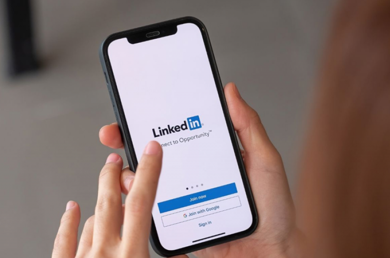 iskalec zaposlitve je ustvaril linkedin profil